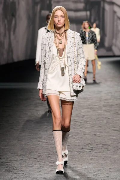 Look 25